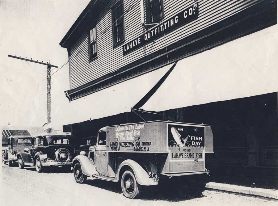 lahave outfitters with cars